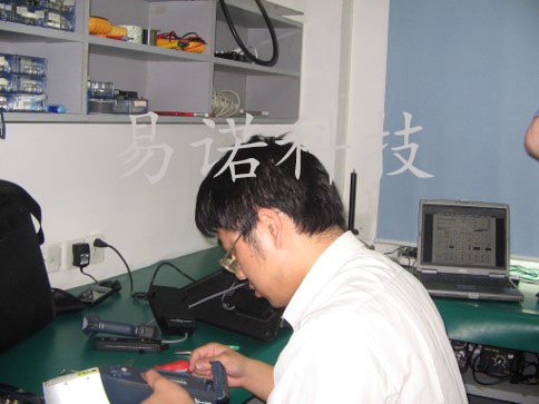 1575961503324900.jpg 工程師現場維修.jpg