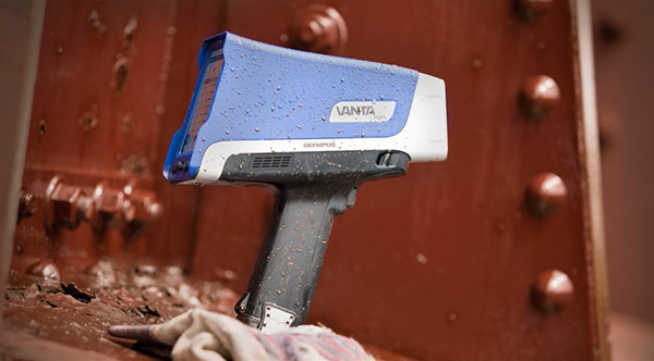 圖2：Vanta XRF分析儀的機身設(shè)計，可以用于惡劣的工業(yè)條件中。